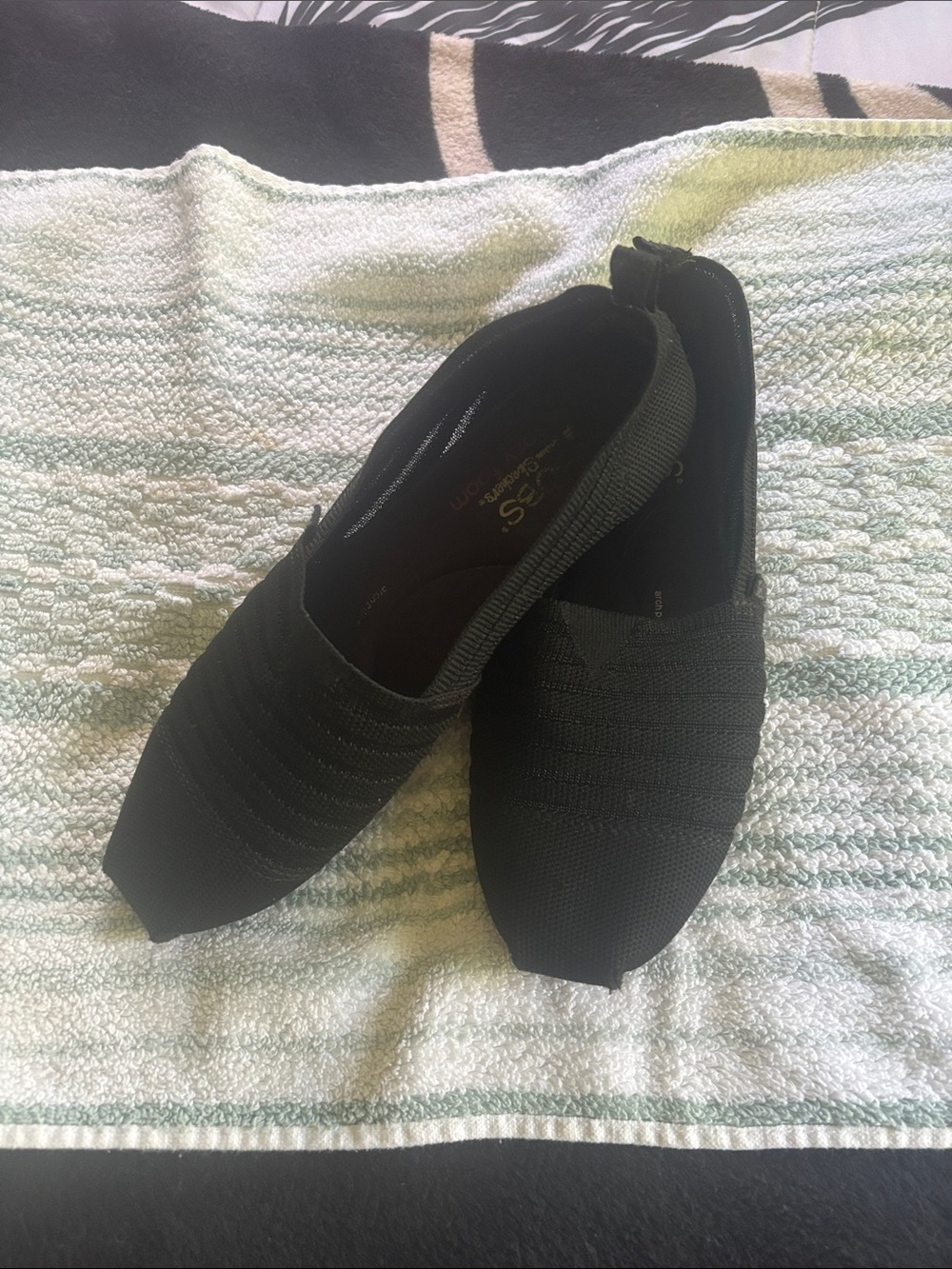 Skechers Bobs Black Slip-On Knit Casual Flats Women’s Black